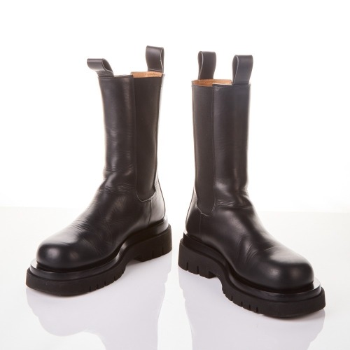 【Sale】 Bottega Venetta Lug Sole Bootsブーツ Bottega Veneta® Women's Lug Lace-Up Boot in Black. Shop
