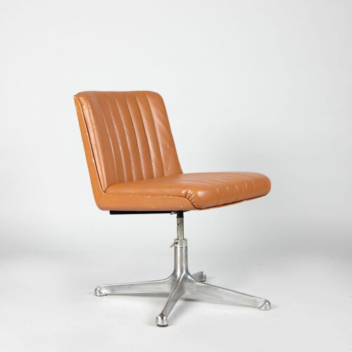 An Osvaldo Borsani P125 Executive Chair