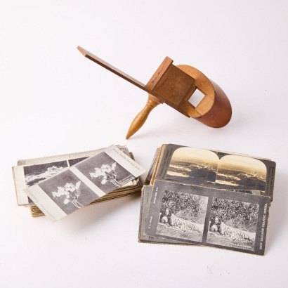 A Stereoscopic Viewer and Collection of Cards