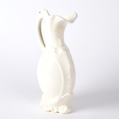 A Decorative White Pottery Vase