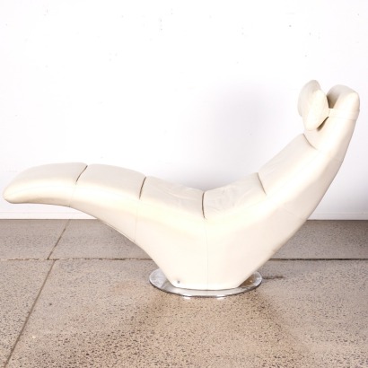 A White Lorenzo Lounger