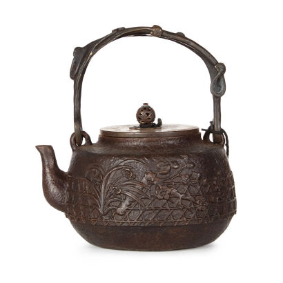 A Japanese Iron Teapot (Gui Wen Tang Mark)