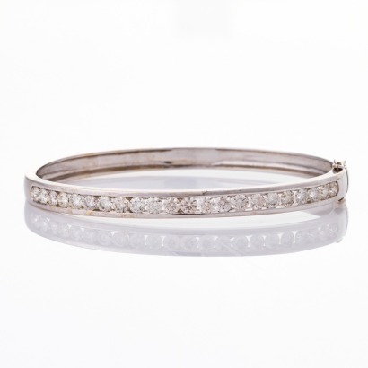 18ct White Gold, Modern, 3.50ct Diamond Oval Hinged Bangle