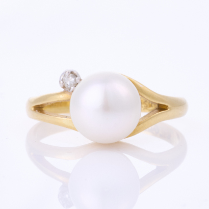 18ct Yellow Gold, Modern, Pearl / .015ct Diamond Ring