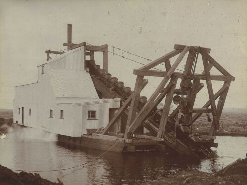 ARTHUR NORTHWOOD Gumfield Dredge Clearing Surface for Diggers