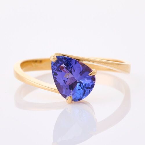 18ct Yellow Gold, 1.44ct Tanzanite Ring - Near new