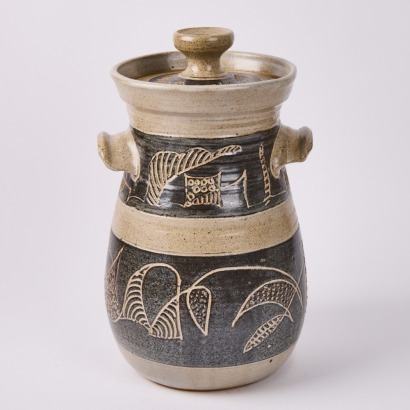 A New Zealand Studio Pottery Impressed Jar