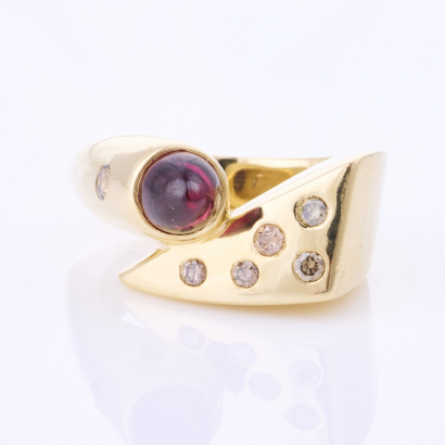 14ct Yellow Gold, Contemporary, Sugar Loaf Garnet / .20ct Diamond Ring