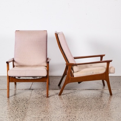 A Pair of Sleek Mid-Century Reclining Lounge Chairs