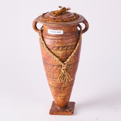 A Large Ted Kindleysides Pacific Series Urn