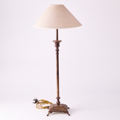 A Single Antique Look Table Lamp