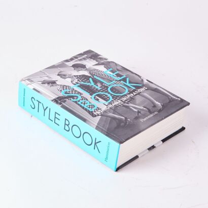 Style Book By Elizabeth Walker