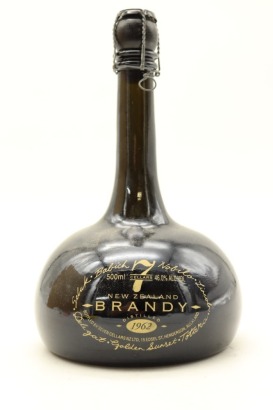 (1) Seven Cellars 40 year Old New Zealand Brandy, West Auckland, 46% ABV, 500ml