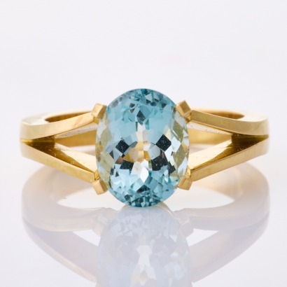 18ct Yellow Gold, Modern, Oval Aquamarine Ring