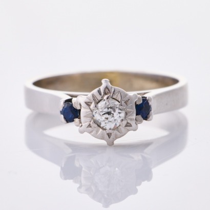 14ct White Gold, Vintage,.10ct Sapphire / .11ct Diamond Ring