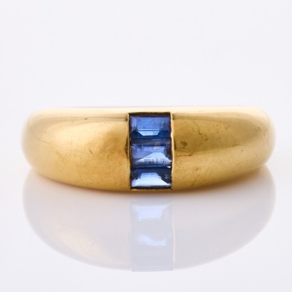 18ct Yellow Gold, Vintage, Rectangular Cut Sapphire Ring