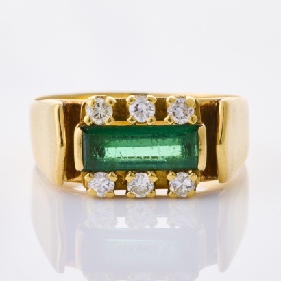 18ct Yellow Gold, Vintage, .92ct Green Tourmaline / .30ct Diamond Ring