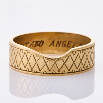 9ct Yellow Gold, 5.5mm Engraved Band