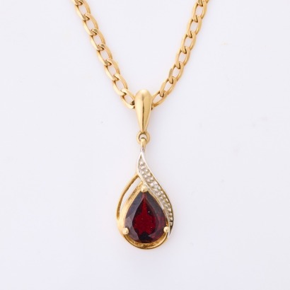 9ct Yellow Gold, Vintage, Garnet Pendant, on 40cm, 9ct Yellow Gold Chain