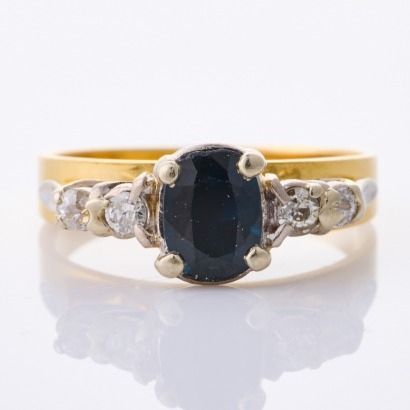 18ct Yellow Gold, Vintage, Oval Sapphire / .14ct Diamond Ring