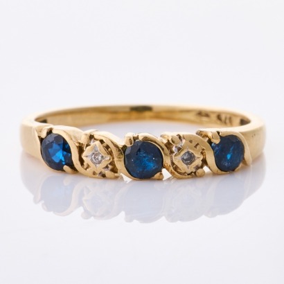 9ct Yellow Gold, Vintage, Round Sapphire / .015ct Diamond Ring