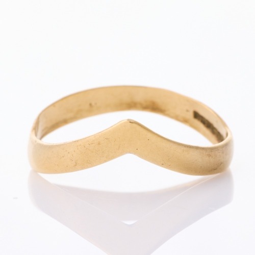 9ct Yellow Gold, 'V' Shaped Plain Ring, Size M