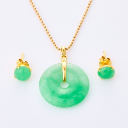 18ct Yellow Gold, Jade Pendant on 40cm Chain with Gold Plated Earrings