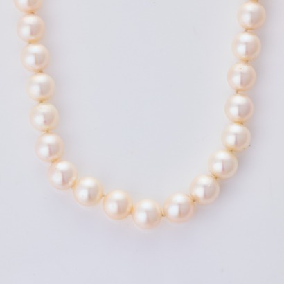 45cm White Cultured Pearl with 14ct Yellow Gold, Hollow Ball Clasp