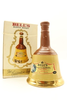 (1) Bell's Specially Selected Blended Scotch Whisky Decanter, 43% ABV, 750ml (GB)