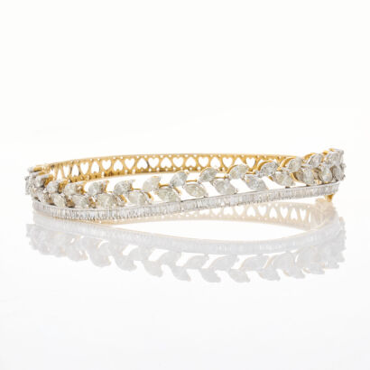 14ct Yellow / White Gold, Modern, 4.50ct Oval Diamond Bangle