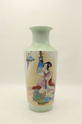 A Chinese 20th Century Famillie-rose 'Parrots' Vase