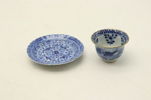 A Set of Chinese Qing Dynasty Kangxi Year Blue and White Fish Lobed Cup and Saucer ( Mouth Gilt)