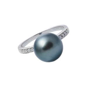 14ct White Gold Pearl and Diamond Ring