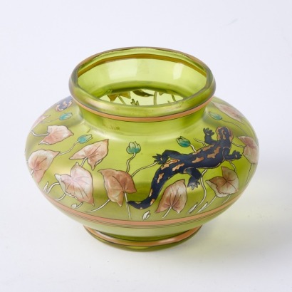 An Iridescent Vase with Hand-Painted Design of Lizards