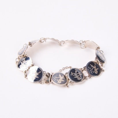 A Vintage Sterling Silver Siam Bracelet