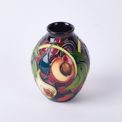 A Moorcroft Queens Choice Vase