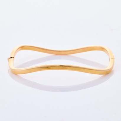 18ct Yellow Gold, Rectangular, Wavy, Hollow Hinged Bangle