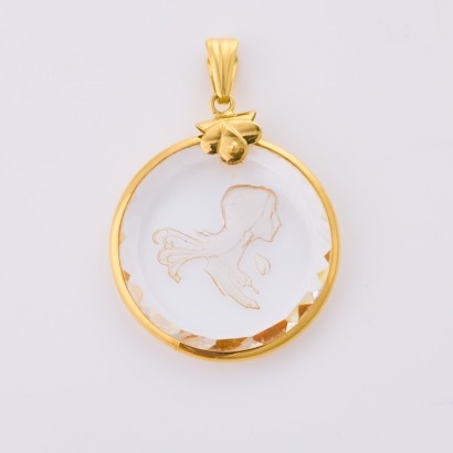 14ct Yellow Gold, 36mm Glass Intaglio Pendant