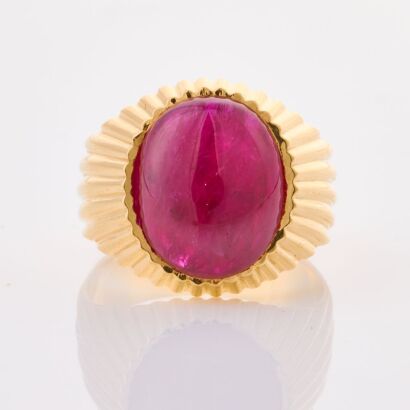 18ct Yellow Gold, Modern, 8.50ct Cabochon Cut Ruby Ring