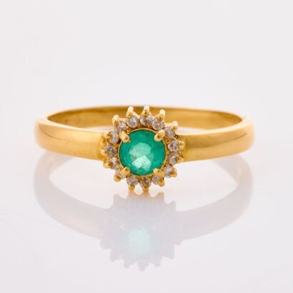 18ct Yellow Gold, Vintage, .15ct Emerald / .05ct Diamond Ring