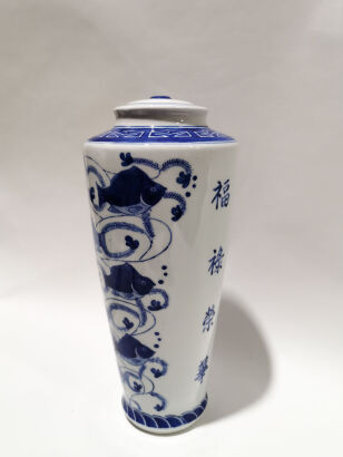 A Chinese Blue and White Lamp Vase decorated with fish pattern