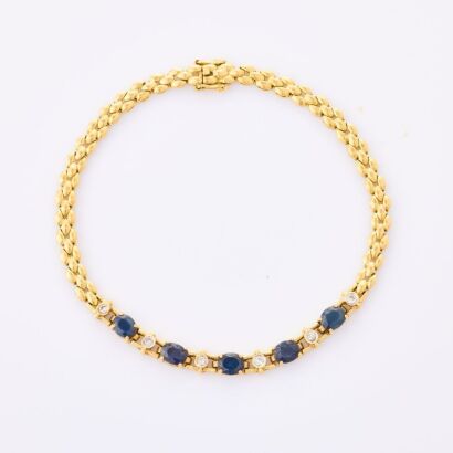 18ct Yellow Gold, Vintage, Oval Sapphire / .10ct Diamond Bracelet