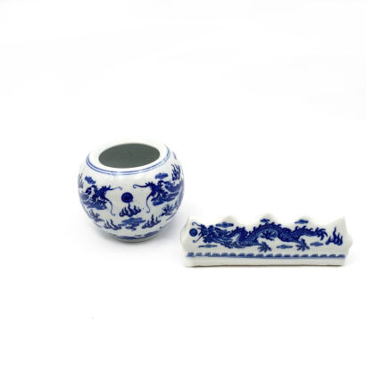 A Chinese Blue and White 'Dragon' Washer and Pen Holder