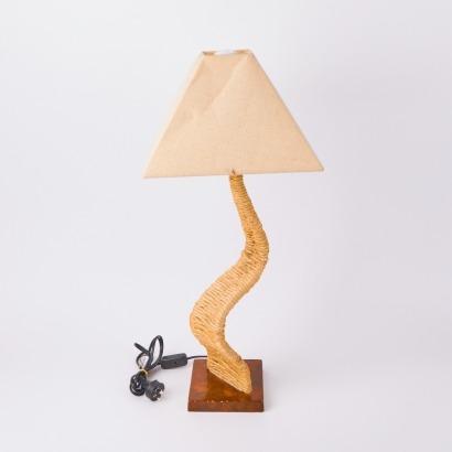 A Seagrass Table Lamp