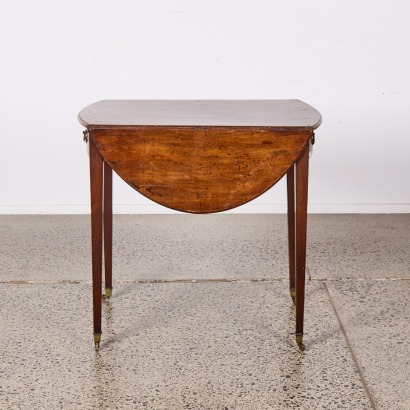 An Oak Drop Leaf Table