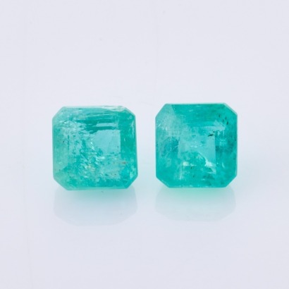 A 1.92ct Matching Pair of Loose Emerads