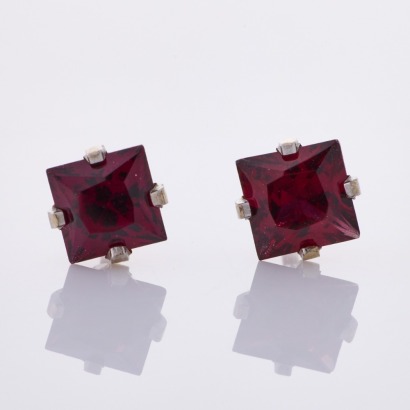 14ct White Gold, Princess Cut, 4.0mm x 4.0mm Garnet Stud Earrings