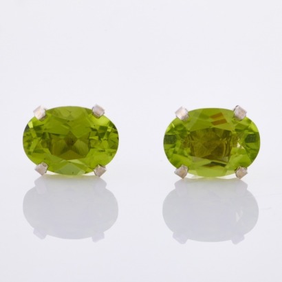 14ct White Gold, 7.0mm x 5.0mm Peridot Stud Earrings