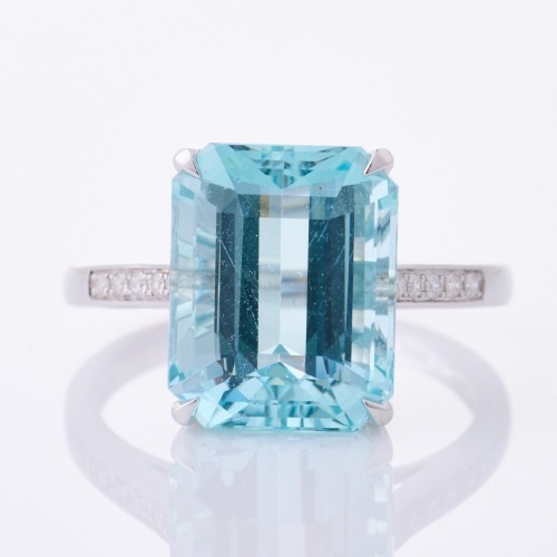 18ct White Gold, 6.78ct Aquamarine / .074ct Diamond Ring