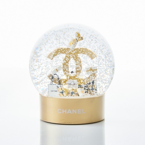 Chanel, "No 5" Snow Dome, VIP 2023 with Box - As new